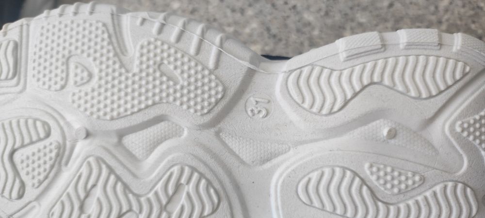 Продам кросовки детские