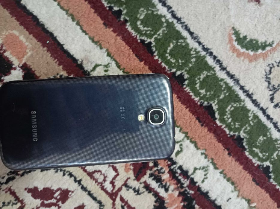 Срочно продам самсунг с4
