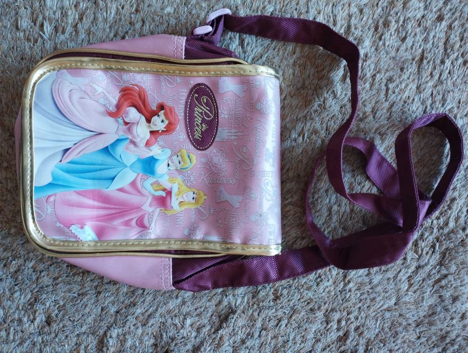 Дамски и детски чанти и раници