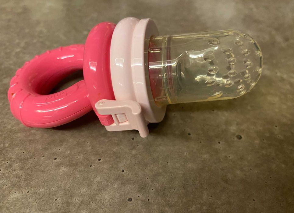 Продавам Силиконов биберон Wee Bede за плодове и зеленчуци мн полезен