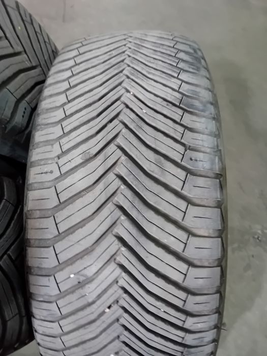 235/50/19 michelin