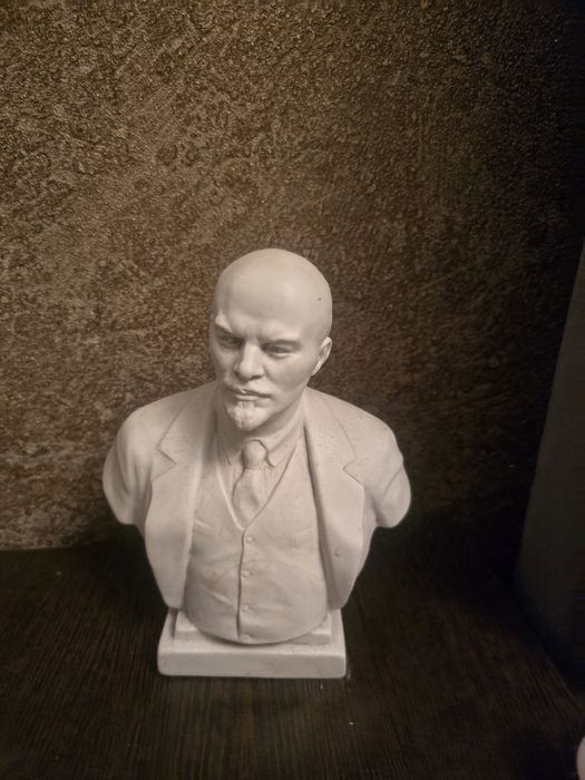 Фарфоровый   бюст