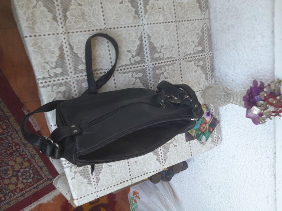 Vând foarte convenabil genți de dama 25 lei bucata