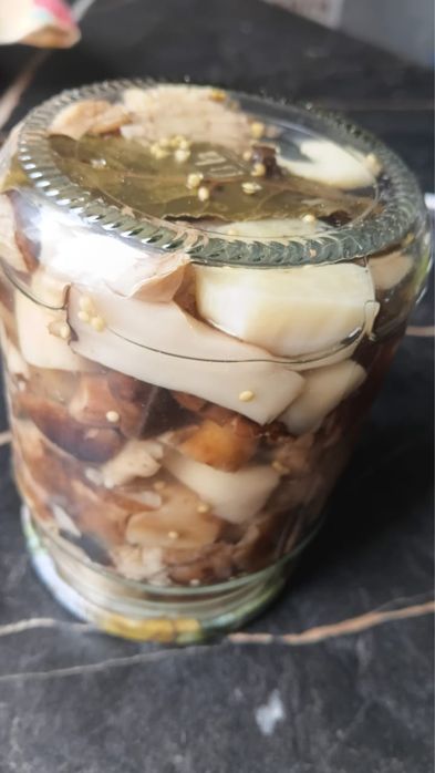 Грибы маринованные