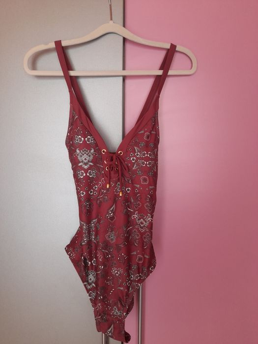 Costum de baie intreg