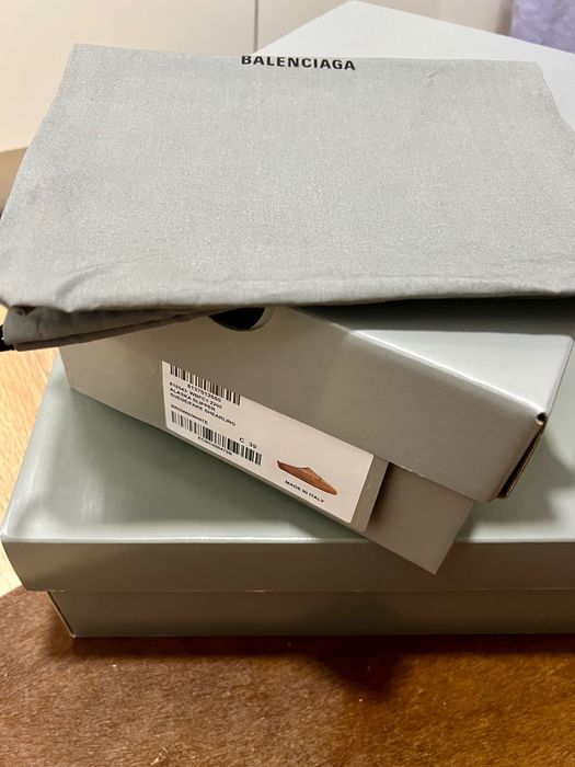 Balenciaga велурени чехли