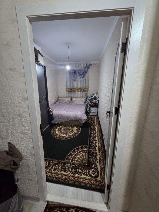 Uy sotiladi 
10 etajkani 5 etaji 
49.kvadrat