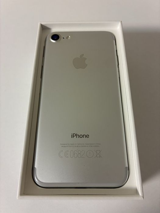 Лот 4 бр. iPhone - 2 x iPhone SE 2, iPhone 7, iPhone 5