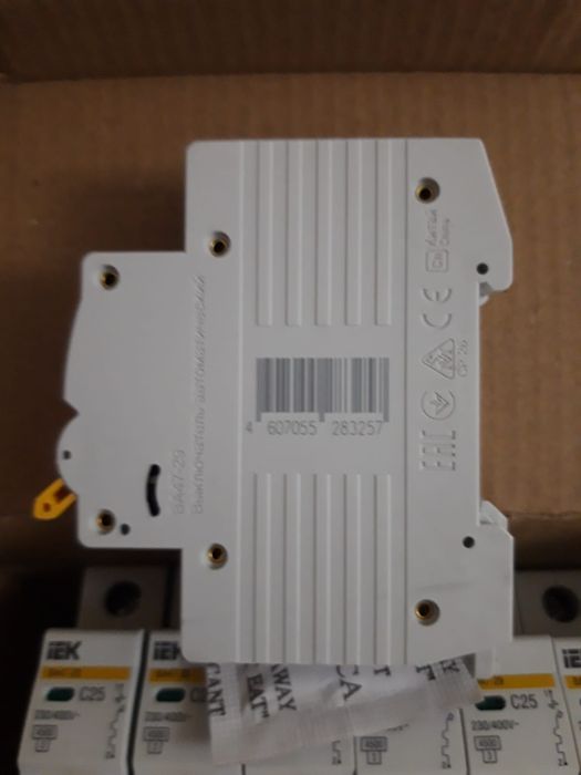 Автоматы однополюсные на 25А для электрика.