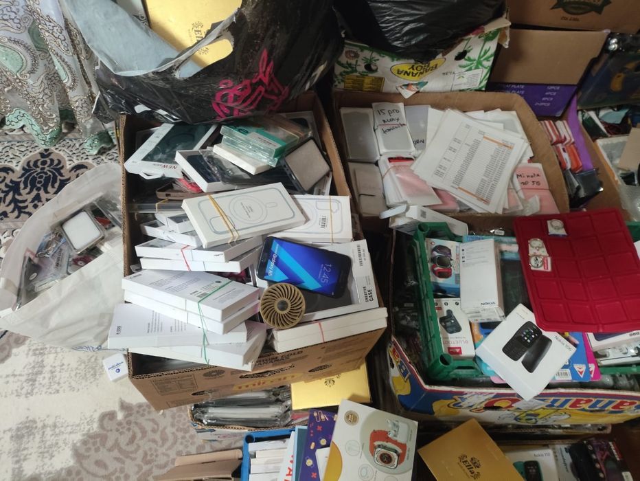 Аксессуары и чехлы для телефонов