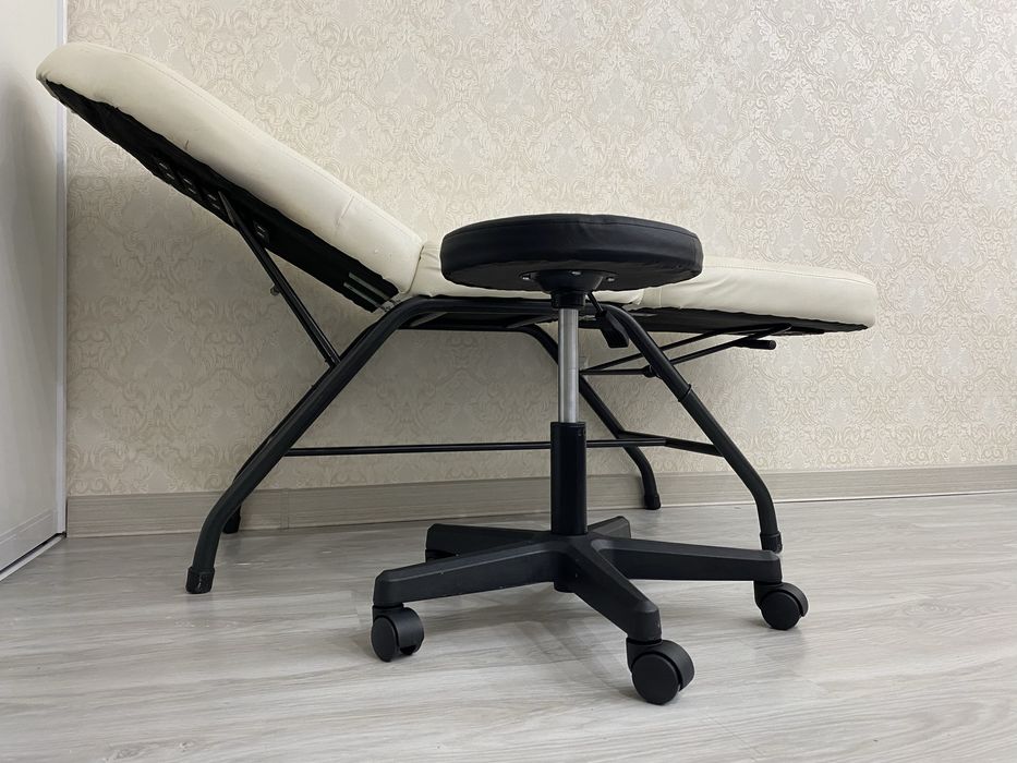 Косметологическая кушетка со стулом