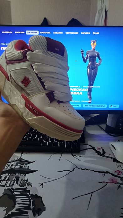 Продам кроссовки амири