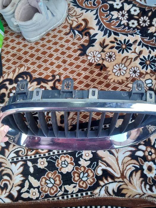 Vând grile fata bmw e60