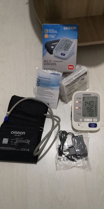 tensiometru Omron M3 intelli IT, automat, cutie, accesorii