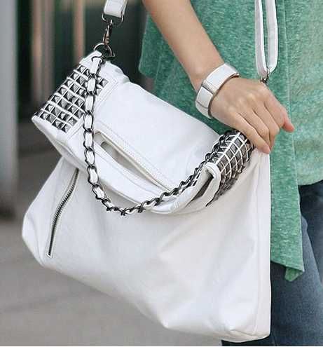 Дамска чанта с метални елементи
