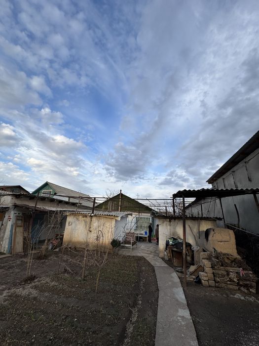 Ер сотилади Бустонлик Газалкентда центр 7 сотих