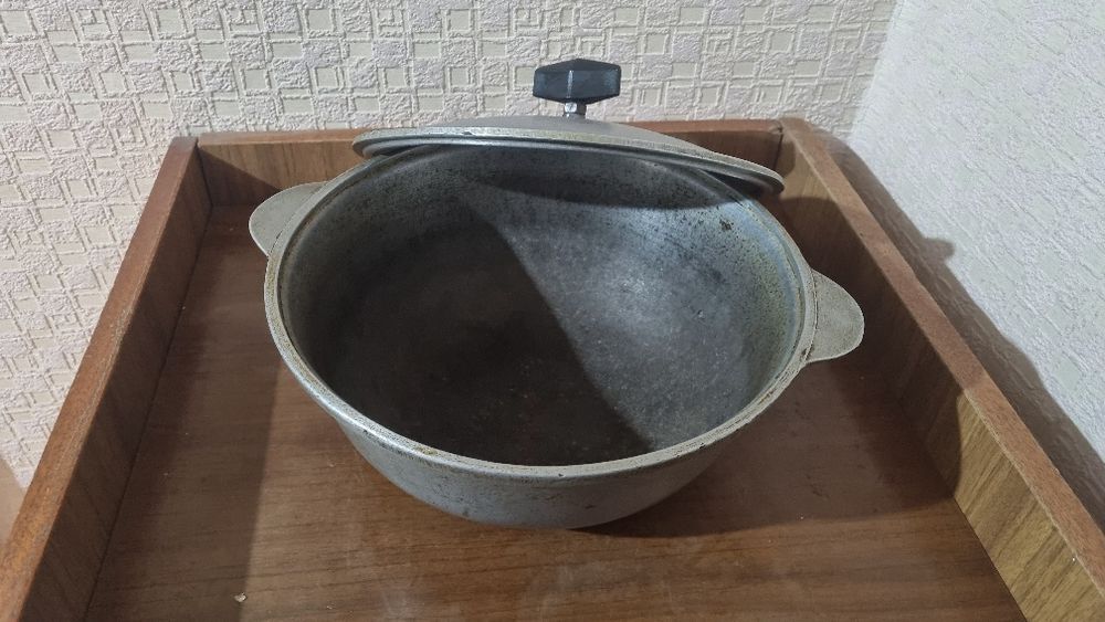Чугунный казаны/кастрюля