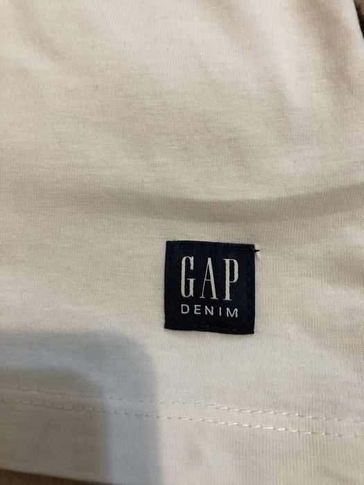 Продаются спорт. костюм и две маечки.