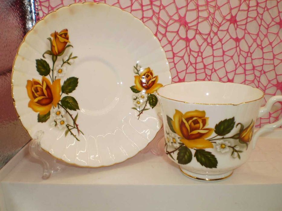 Cescute din portelan fin englezesc