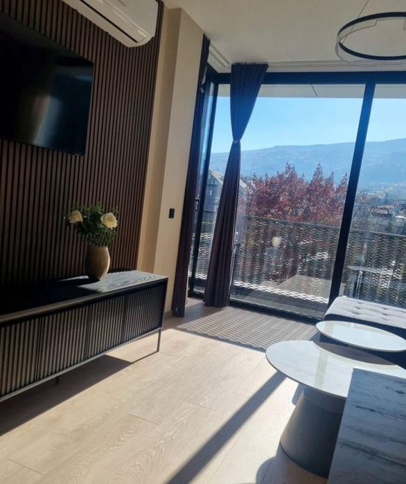 Дава се под наем Двустаен апартамент в София, Кръстова вада - 76 кв.м за 949 € - Снимка #2