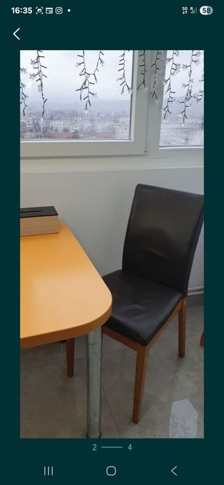 Vând masa si 2 doua scaune