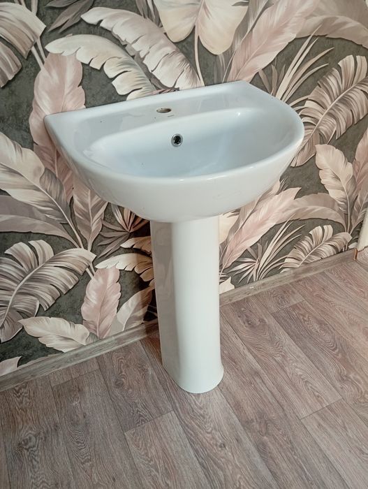 Продам раковину с пьедесталом