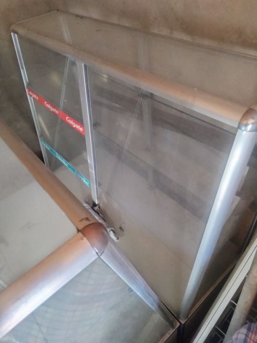 Витрина стеклянная