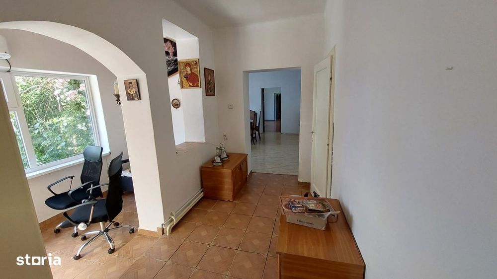Casa cu 8 camere + 800mp teren Cisnadie zona Centrala