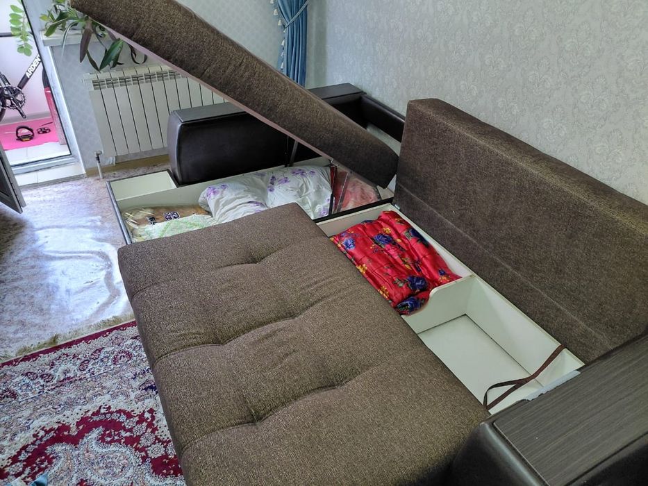 Продам диван с комплектом