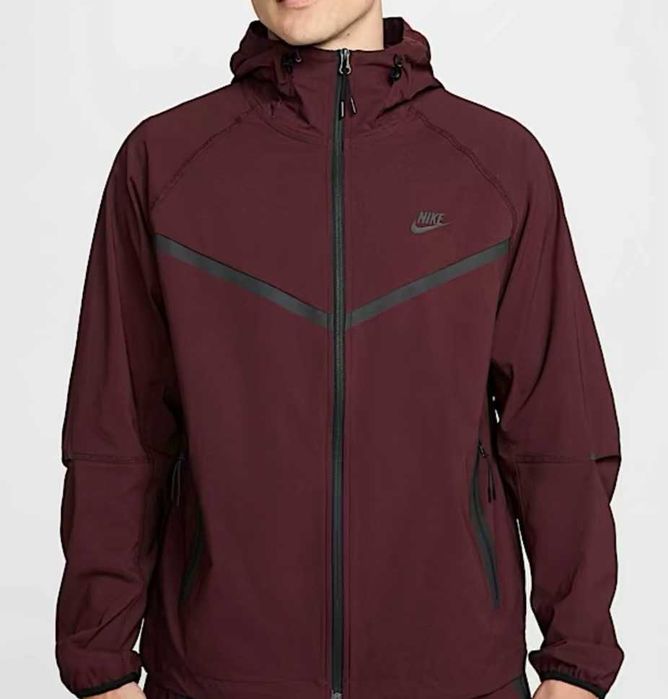 Nike tech woven size M