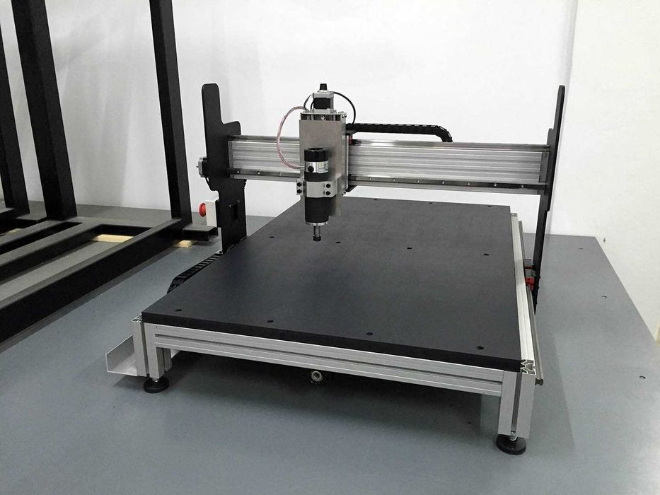 Realizam Utilaje CNC - Echipamente cu comanda numerica