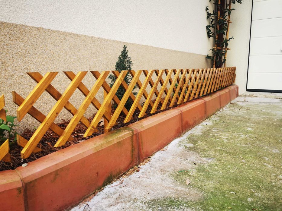 Дървена декоративна ограда