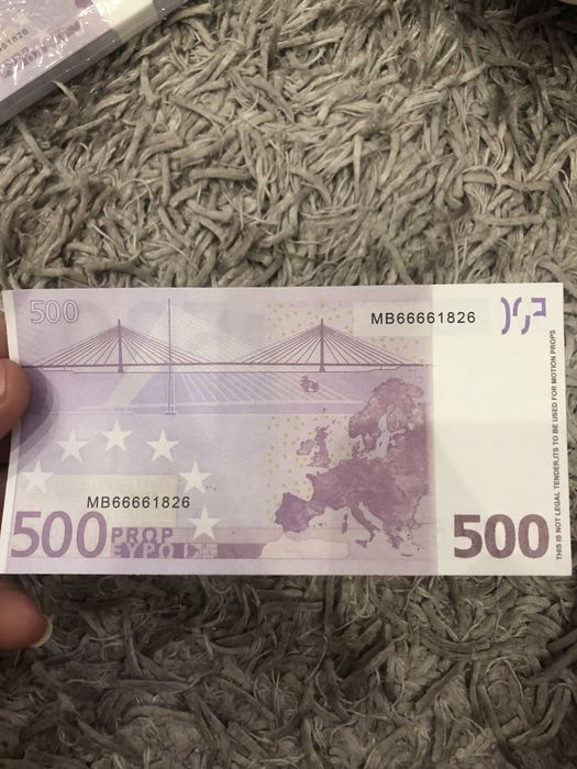 Налични реквизитни банкноти , пачки по 500 евро