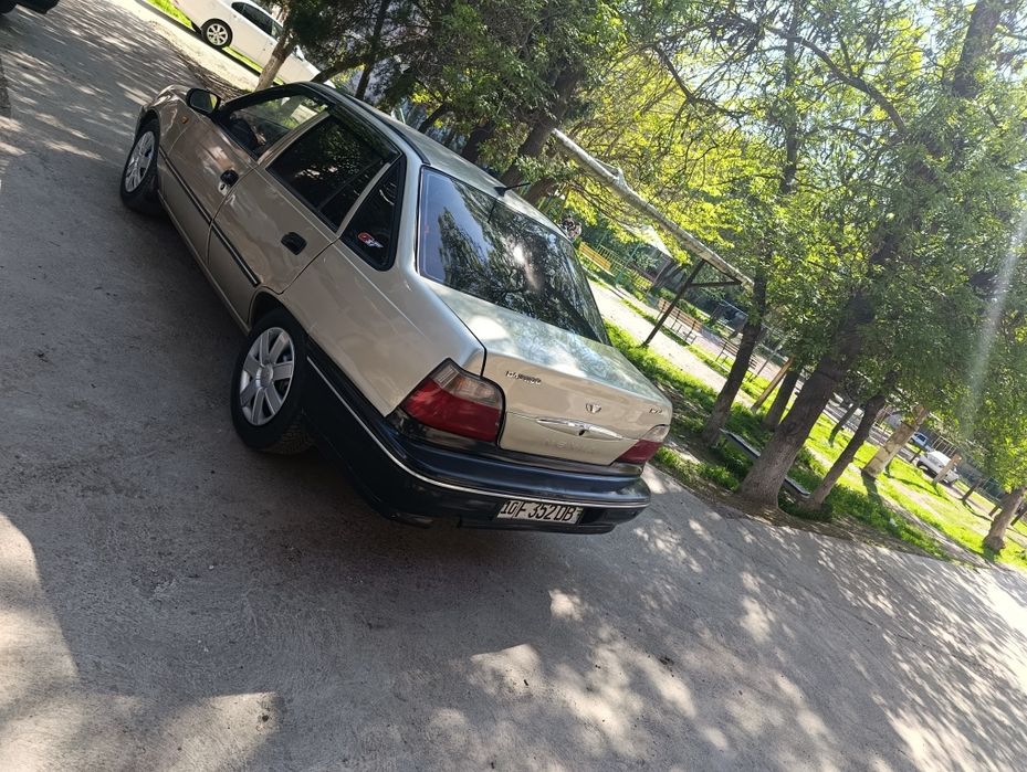 Нексия 1сонс трамблер срочна сотилади аформленияга  бензин