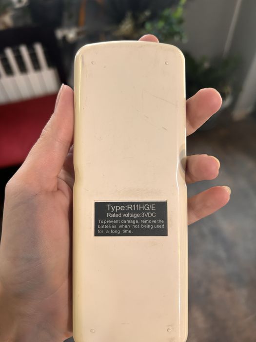 Продавам демонтиран климатик Midea 12 000 BTU (Охлаждане и Отопление)