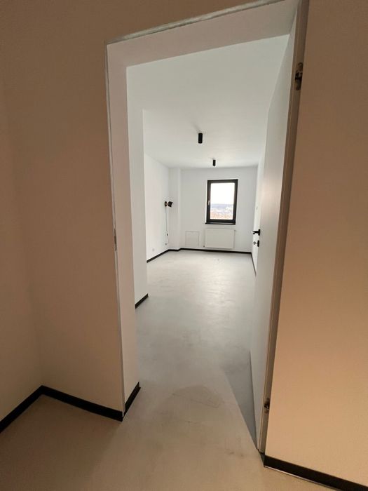 Apartament 3 camere + bucatrie baie si balcon