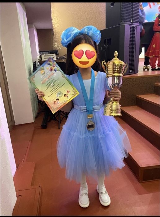 Голубое платье с бантиками для девочек