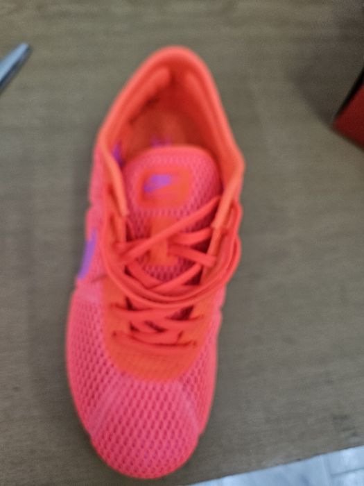 Дамски маратонки nike 38 номер ,оригинални,летни модерни и удобни