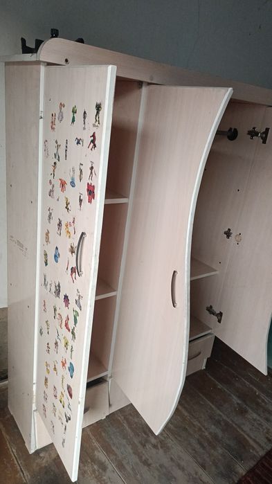 Детски Шкаф сотилади