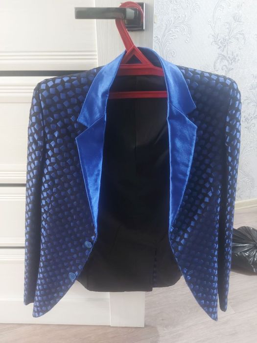 Продаю пиджак концертный