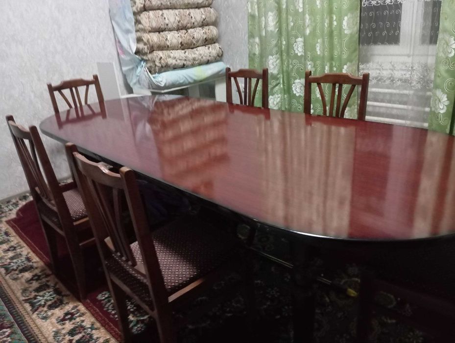Продаётся обеденный стол со стульями (комплект) (находится в Андижане)