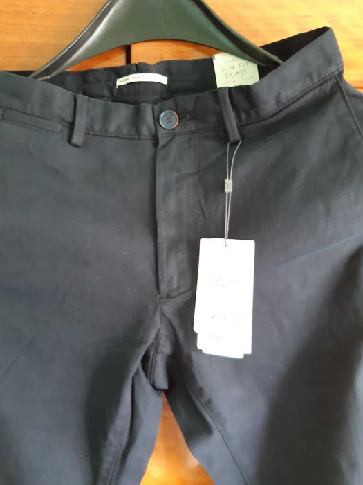 Vand pantaloni noi originali cu eticheta casual/chino marca Mango Man