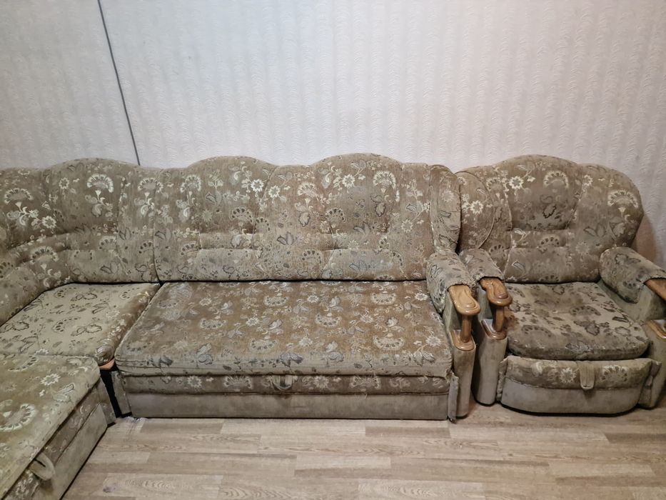 Отдам даром диван с креслом