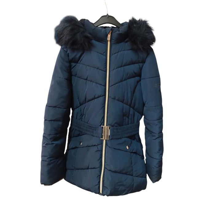 Geacă Lungă de Iarnă Puffer C&A Strong Amazing Girl cu Blăniță și Curea în Talie – Mărimea 146 (10-11 Ani) | Second Hand Premium 69,00Lei
