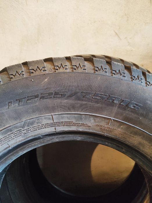 Резина зимняя б/у 225/75R16.