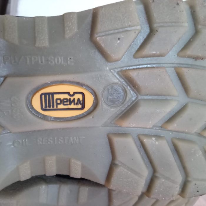 Продам зимний спец обувь