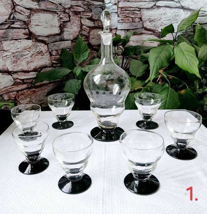 Стъклени ретро чаши, сервизи, гарафа