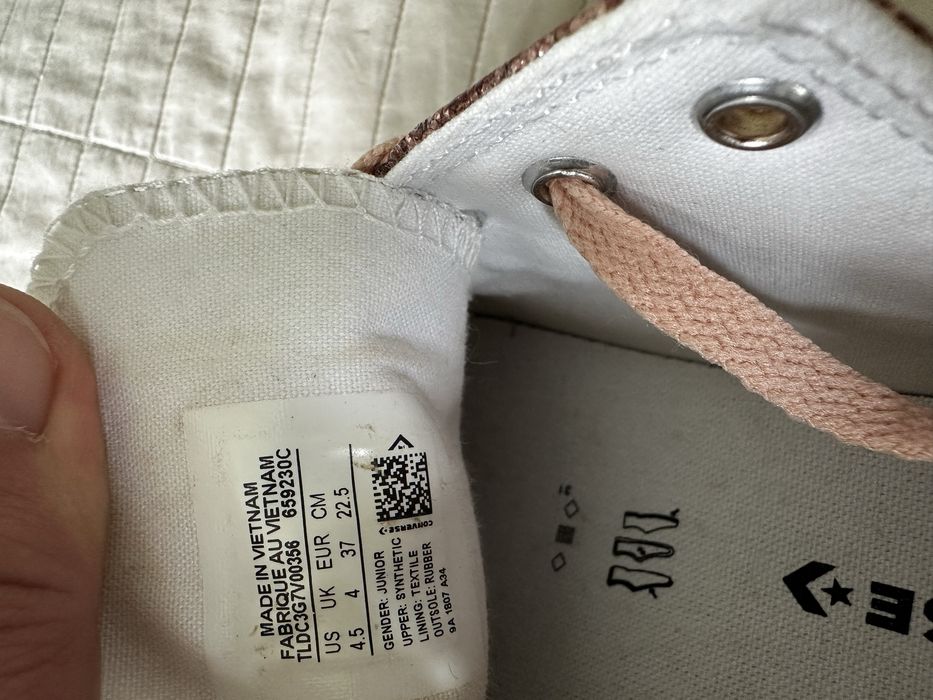 Tenisi converse purtati dar in stare foarte buna 37