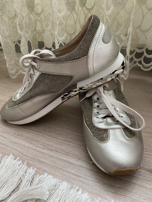 кроссовки женские