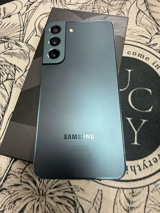 Samsung Galaxy S22 5G 8/128gb - комплект, отличен